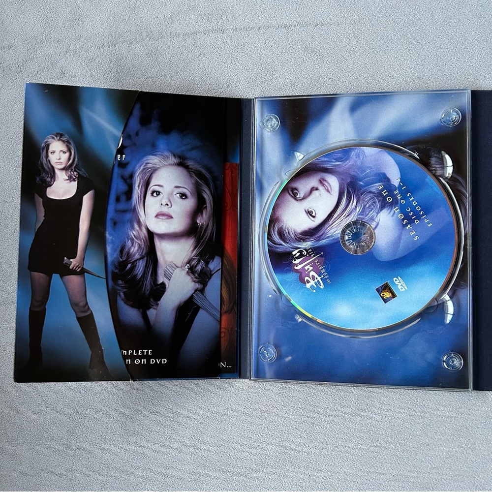 Buffy The Vampire Slayer ~ The Complete First Season on DVD - Picture 5 of 7